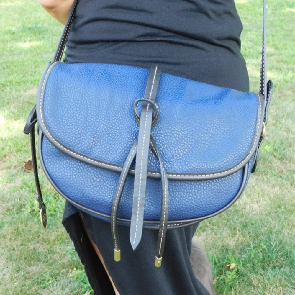 ☆ London Fog Blue Leather Crossbody bag ☆